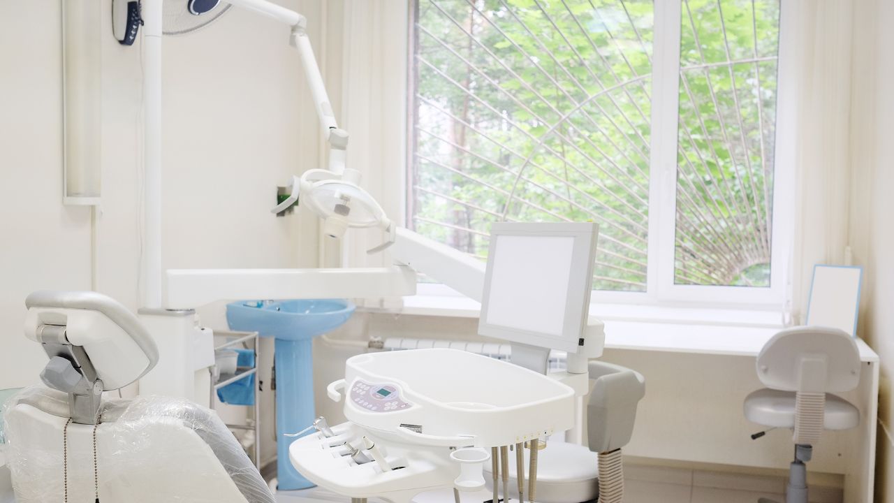 【2024年 歯科医院の集客方法まとめ】患者による歯医者の選び方と探し方を解説！